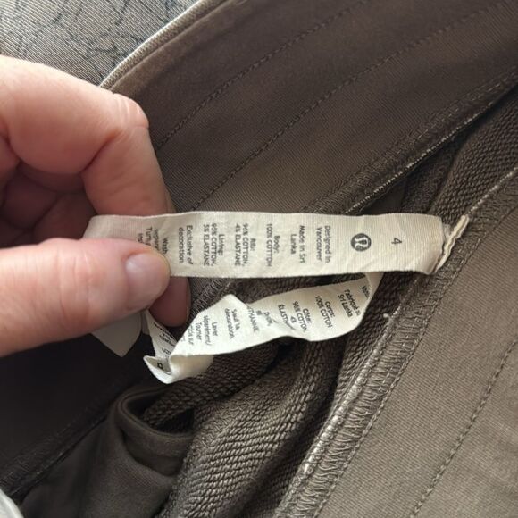 Lululemon Warm Down Jogger *7/8 Length
Thread Dye Rover Black Size 4 - Picture 12 of 12